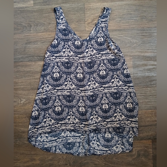 Painted Threads Hi-Low Sleeveless Tunic Top. - Picture 6 of 9